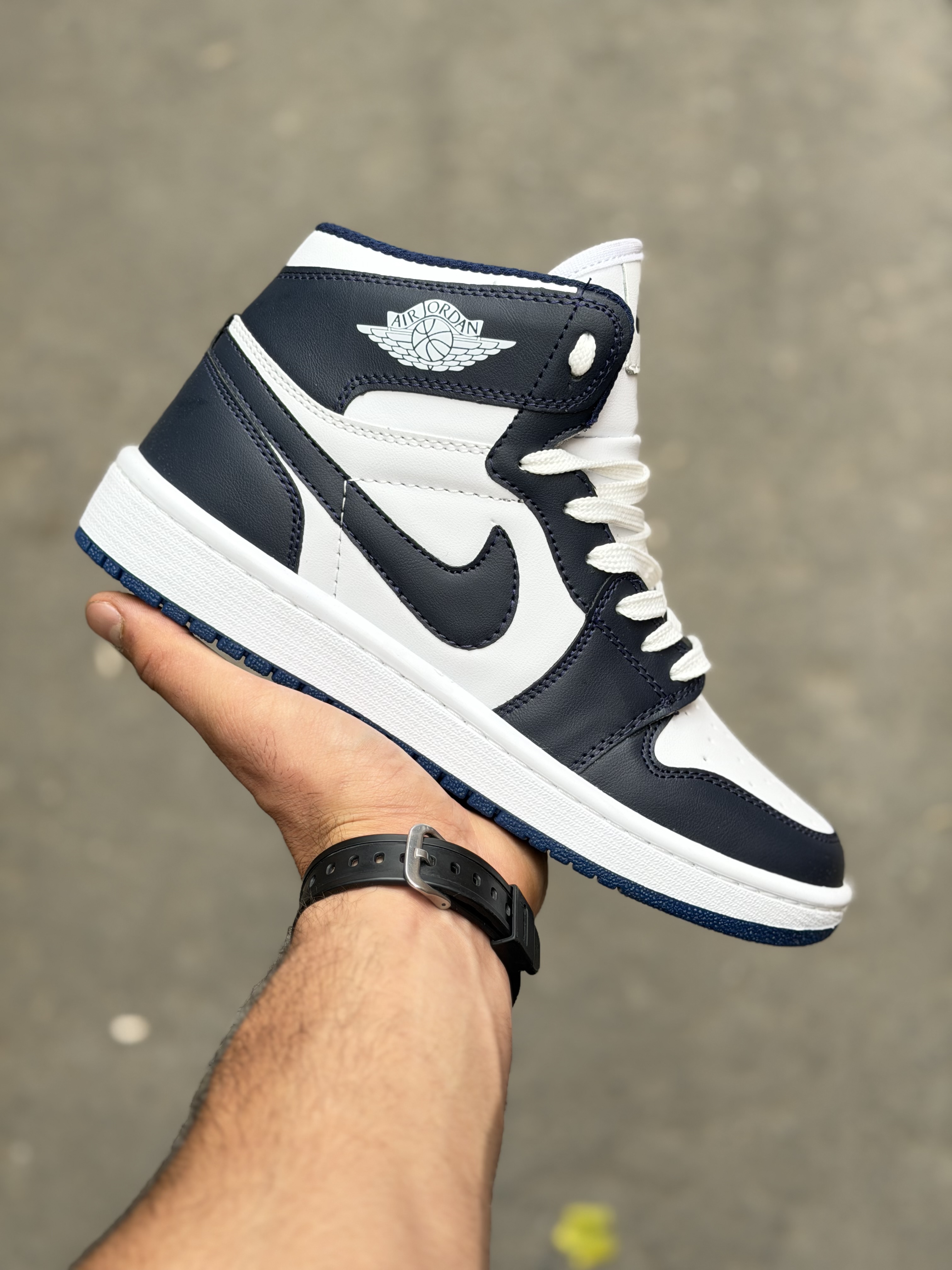 کتونی Air Jordan ساق‌دار سفید سرمه‌ای